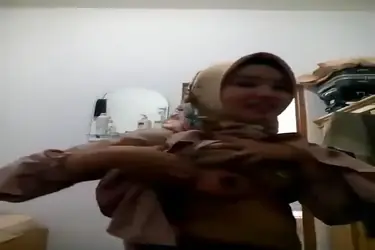 Mahasiswi Sholeh Bikin Video Bugil Buat Pacar
